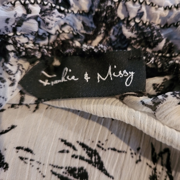 FRANKIE AND MISSY Sheer Off The Shoulder Black and White Blouse, Size Medium - Picture 5 of 8